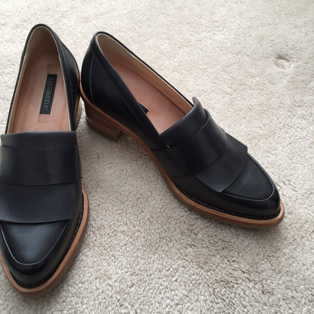 Navy Blue Neosens Shoes Size 7